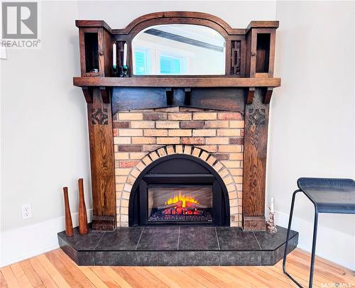 431 9Th Street E, Saskatoon, SK - Indoor Photo Showing Living Room With Fireplace