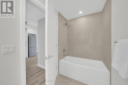 611 - 15 Ellerslie Avenue, Toronto, ON - Indoor Photo Showing Bathroom