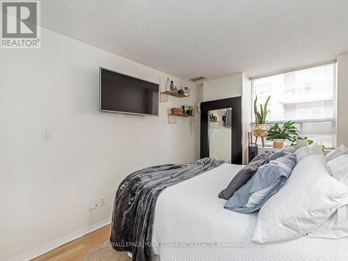 207 - 4198 Dundas Street W, Toronto (Edenbridge-Humber Valley), ON - Indoor Photo Showing Bedroom