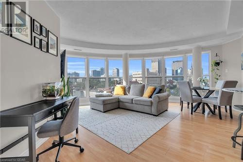 135 James Street S Unit# 614, Hamilton, ON - Indoor Photo Showing Living Room