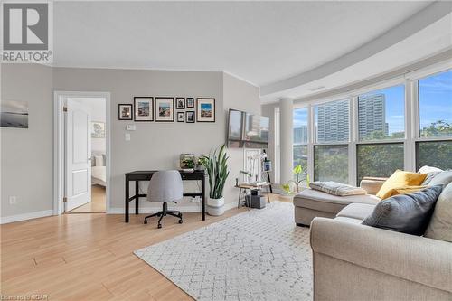 135 James Street S Unit# 614, Hamilton, ON - Indoor Photo Showing Living Room