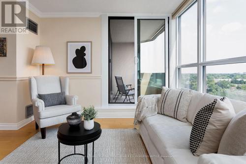 1505 - 65 Spring Garden Avenue, Toronto, ON - Indoor Photo Showing Living Room