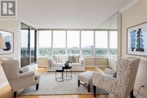 1505 - 65 Spring Garden Avenue, Toronto, ON - Indoor Photo Showing Living Room