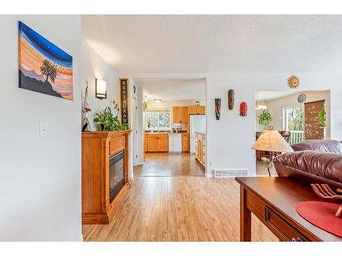 311 3Rd Avenue S, Creston, BC - Indoor Photo Showing Living Room With Fireplace