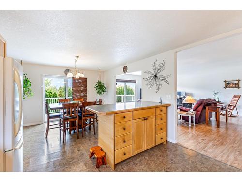 311 3Rd Avenue S, Creston, BC - Indoor Photo Showing Dining Room