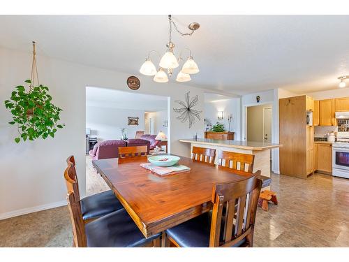 311 3Rd Avenue S, Creston, BC - Indoor Photo Showing Dining Room