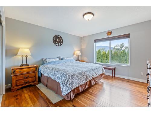 311 3Rd Avenue S, Creston, BC - Indoor Photo Showing Bedroom