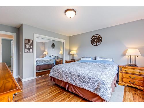 311 3Rd Avenue S, Creston, BC - Indoor Photo Showing Bedroom