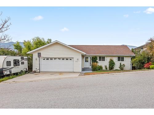 311 3Rd Avenue S, Creston, BC - Outdoor With Facade