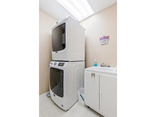 311 3Rd Avenue S, Creston, BC - Indoor Photo Showing Laundry Room