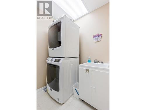 311 3Rd  S Avenue, Creston, BC - Indoor Photo Showing Laundry Room