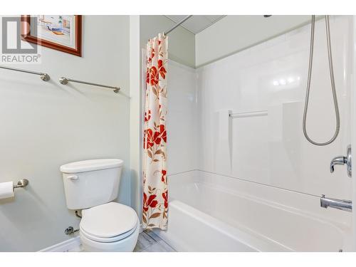 311 3Rd  S Avenue, Creston, BC - Indoor Photo Showing Bathroom