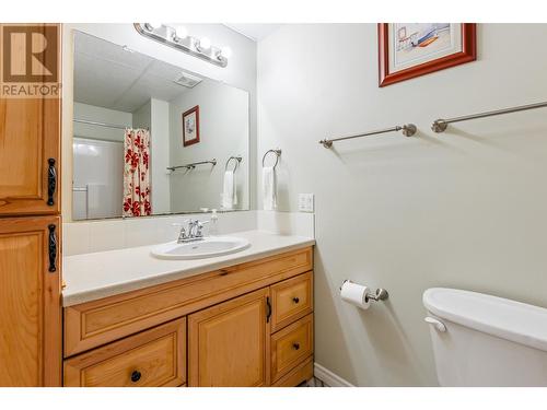 311 3Rd  S Avenue, Creston, BC - Indoor Photo Showing Bathroom