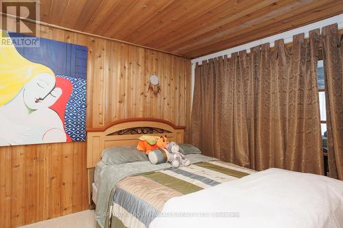 37 Sussex Street, Kawartha Lakes (Lindsay), ON - Indoor Photo Showing Bedroom