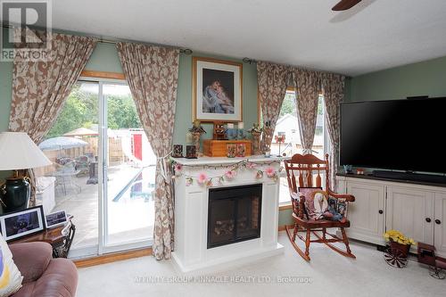 37 Sussex Street, Kawartha Lakes (Lindsay), ON - Indoor Photo Showing Living Room With Fireplace