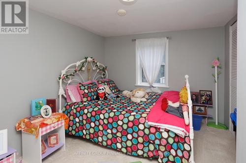 37 Sussex Street, Kawartha Lakes (Lindsay), ON - Indoor Photo Showing Bedroom