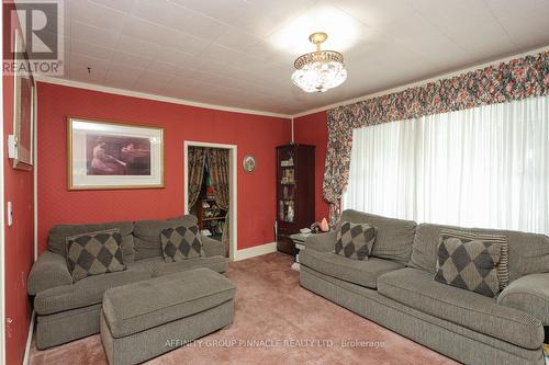 37 Sussex Street, Kawartha Lakes (Lindsay), ON - Indoor Photo Showing Living Room