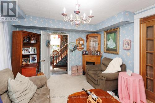 37 Sussex Street, Kawartha Lakes (Lindsay), ON - Indoor Photo Showing Living Room