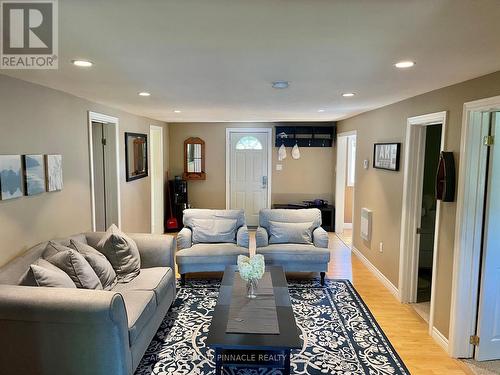 1 Rose Street, Kawartha Lakes (Lindsay), ON - Indoor Photo Showing Living Room