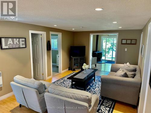 1 Rose Street, Kawartha Lakes (Lindsay), ON - Indoor Photo Showing Living Room