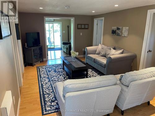 1 Rose Street, Kawartha Lakes (Lindsay), ON - Indoor Photo Showing Living Room