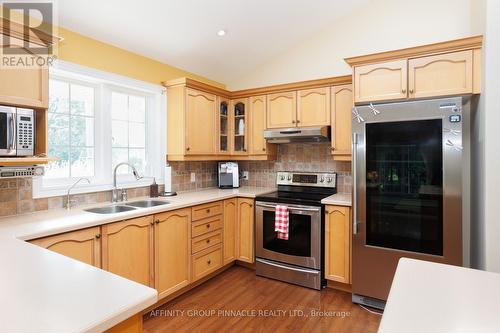 2 Fallingbrook Crescent, Kawartha Lakes (Lindsay), ON - Indoor Photo Showing Kitchen With Double Sink