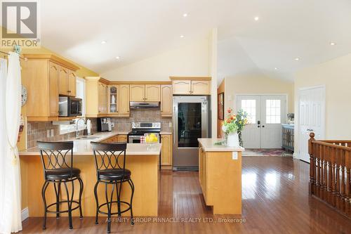 2 Fallingbrook Crescent, Kawartha Lakes (Lindsay), ON - Indoor Photo Showing Kitchen