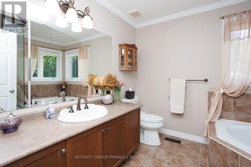 2 Fallingbrook Crescent, Kawartha Lakes (Lindsay), ON - Indoor Photo Showing Bathroom