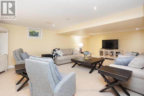 2 Fallingbrook Crescent, Kawartha Lakes (Lindsay), ON - Indoor Photo Showing Living Room