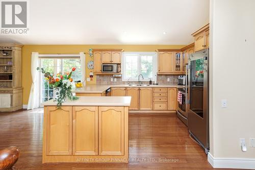 2 Fallingbrook Crescent, Kawartha Lakes (Lindsay), ON - Indoor Photo Showing Kitchen