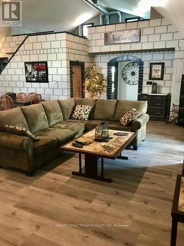 1959 Sturgeon Road, Kawartha Lakes (Dunsford), ON - Indoor Photo Showing Living Room