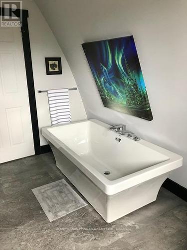 1959 Sturgeon Road, Kawartha Lakes (Dunsford), ON - Indoor Photo Showing Bathroom