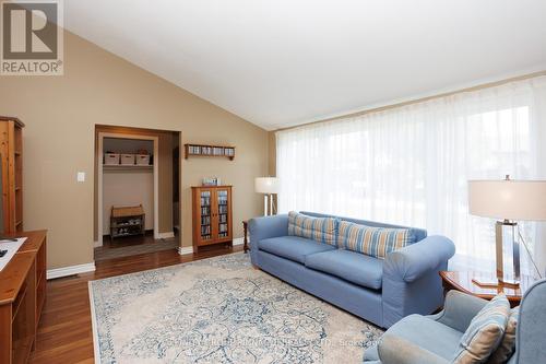 71 Fifth Street, Brock (Beaverton), ON - Indoor Photo Showing Living Room