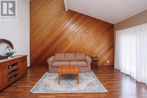 71 Fifth Street, Brock (Beaverton), ON - Indoor Photo Showing Living Room