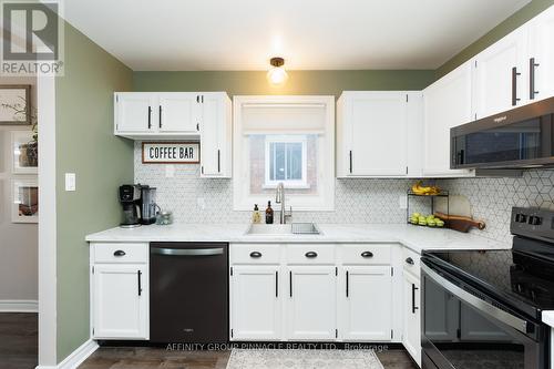 53 Madill Crescent, Kawartha Lakes (Lindsay), ON - Indoor Photo Showing Kitchen With Upgraded Kitchen