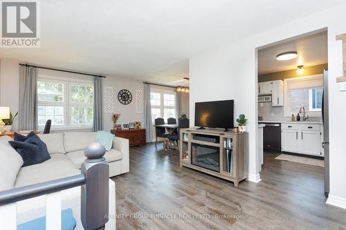 53 Madill Crescent, Kawartha Lakes (Lindsay), ON - Indoor Photo Showing Living Room