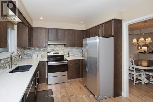 10 Mcdonagh Drive, Kawartha Lakes (Lindsay), ON - Indoor Photo Showing Kitchen With Double Sink With Upgraded Kitchen