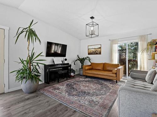 2264 Coutlee Ave, Merritt, BC - Indoor Photo Showing Living Room