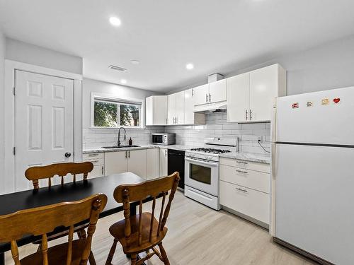 2264 Coutlee Ave, Merritt, BC - Indoor Photo Showing Kitchen