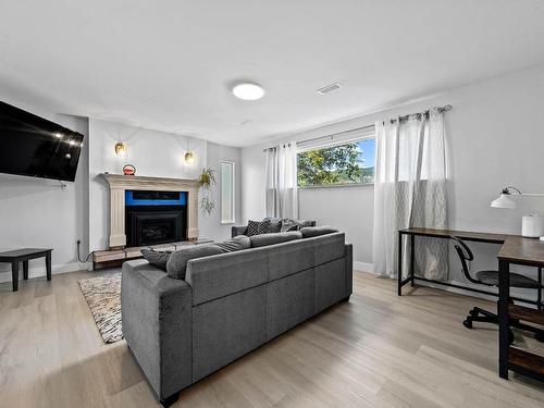 2264 Coutlee Ave, Merritt, BC - Indoor Photo Showing Living Room With Fireplace