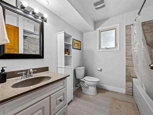 2264 Coutlee Ave, Merritt, BC - Indoor Photo Showing Bathroom