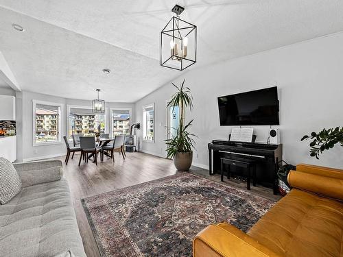 2264 Coutlee Ave, Merritt, BC - Indoor Photo Showing Living Room