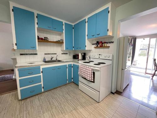 1309 Fir Ave, Merritt, BC - Indoor Photo Showing Kitchen