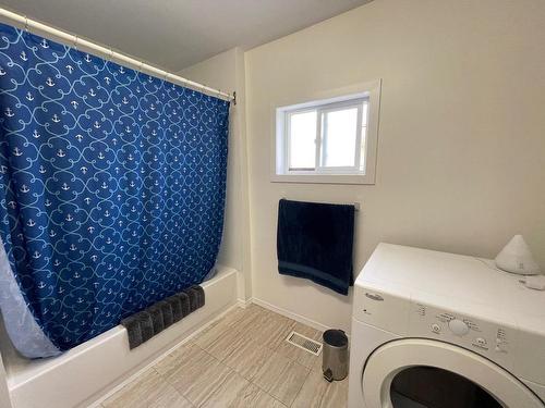 1309 Fir Ave, Merritt, BC - Indoor Photo Showing Laundry Room