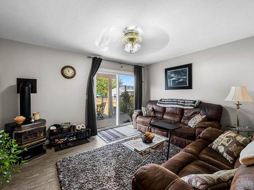 1961 Morrissey Street, Merritt, BC - Indoor Photo Showing Living Room