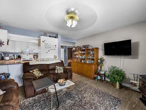 1961 Morrissey Street, Merritt, BC - Indoor Photo Showing Living Room