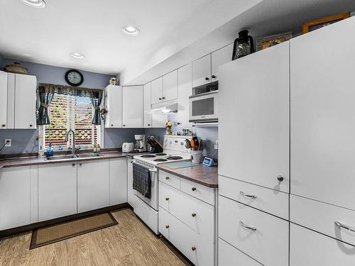 1961 Morrissey Street, Merritt, BC - Indoor Photo Showing Kitchen With Double Sink