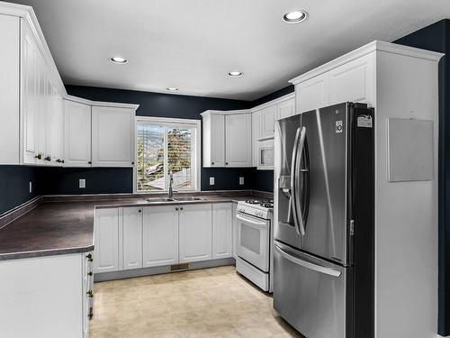 1961 Morrissey Street, Merritt, BC - Indoor Photo Showing Kitchen With Double Sink