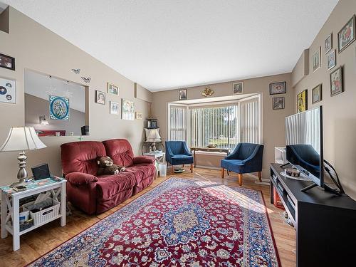 3302 Grimmet Street, Merritt, BC - Indoor Photo Showing Living Room