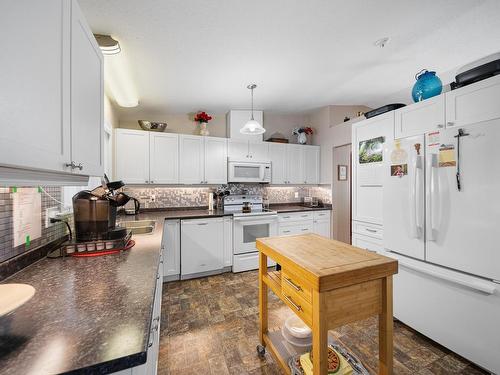 3302 Grimmet Street, Merritt, BC - Indoor Photo Showing Kitchen With Double Sink